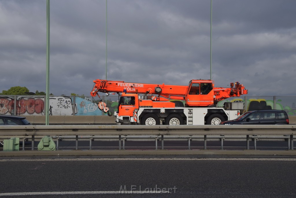 Schwerer LKW VU PKlemm A 4 Rich Olpe auf der Rodenkirchener Bruecke P027.JPG - Miklos Laubert